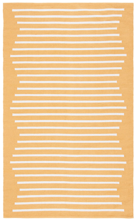 Safavieh Montauk 4'-0" x 6'-0" Rug in Gold / Ivory