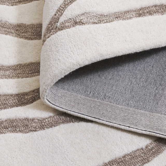Safavieh Metro 4'-0" x 6'-0" Rug in Ivory / Grey