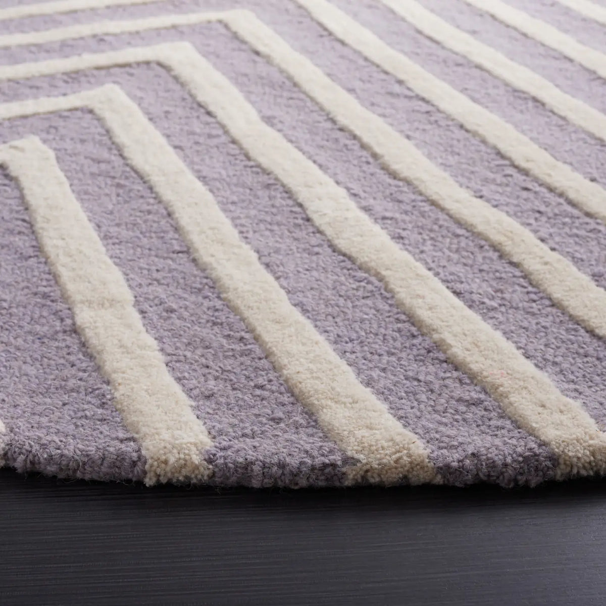 Safavieh Cambridge 6'-0" x 6'-0" Rug in Silver / Ivory