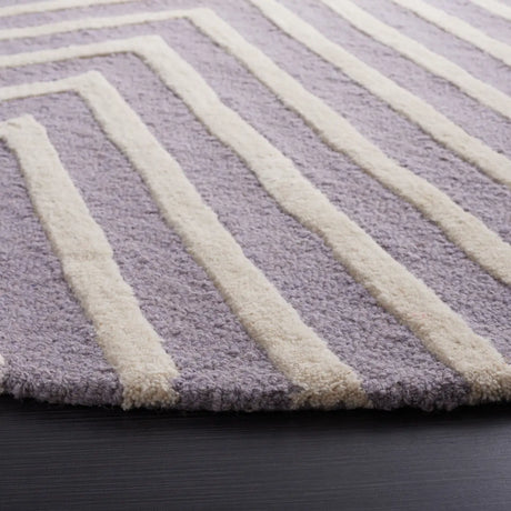 Safavieh Cambridge 6'-0" x 6'-0" Rug in Silver / Ivory