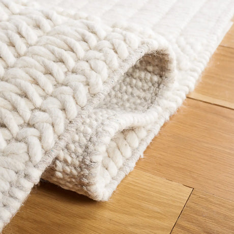 Safavieh Natura 4'-0" x 6'-0" Rug in Ivory