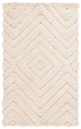Safavieh Casablanca 4'-0" x 6'-0" Rug in Beige