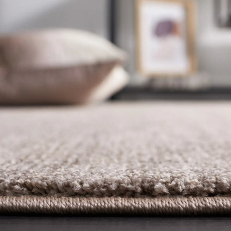 Safavieh Lasa 4'-0" x 6'-0" Rug in Grey