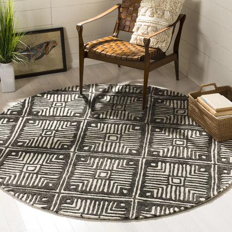 Safavieh Cambridge 6'-0" x 6'-0" Rug in Ivory / Charcoal
