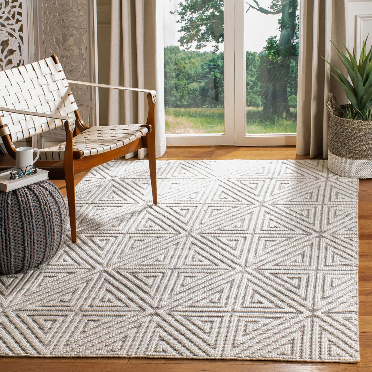 Safavieh Natural Fiber 4'-0" x 6'-0" Rug in Grey / Ivory