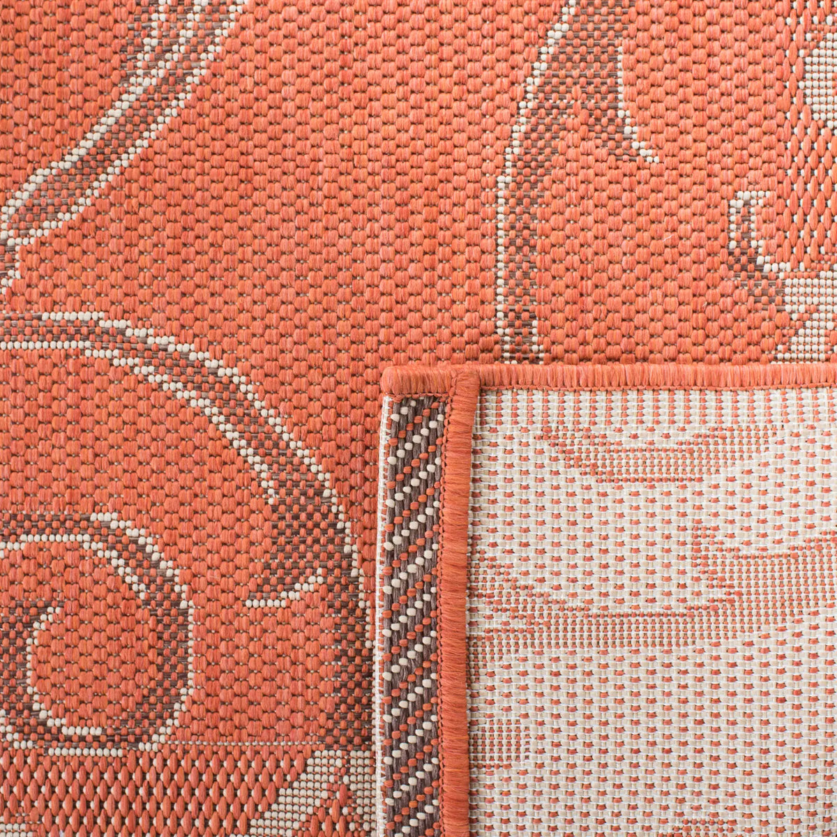 Safavieh Courtyard 4'-0" x 5'-7" Rug in Terracotta / Cream