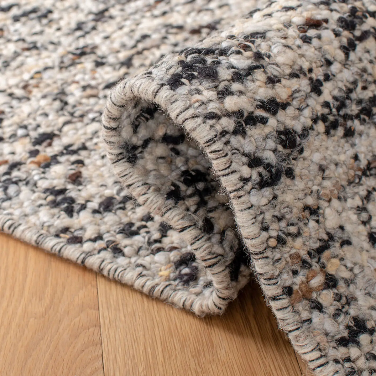 Safavieh Natura 5'-0" x 8'-0" Rug in Beige / Grey