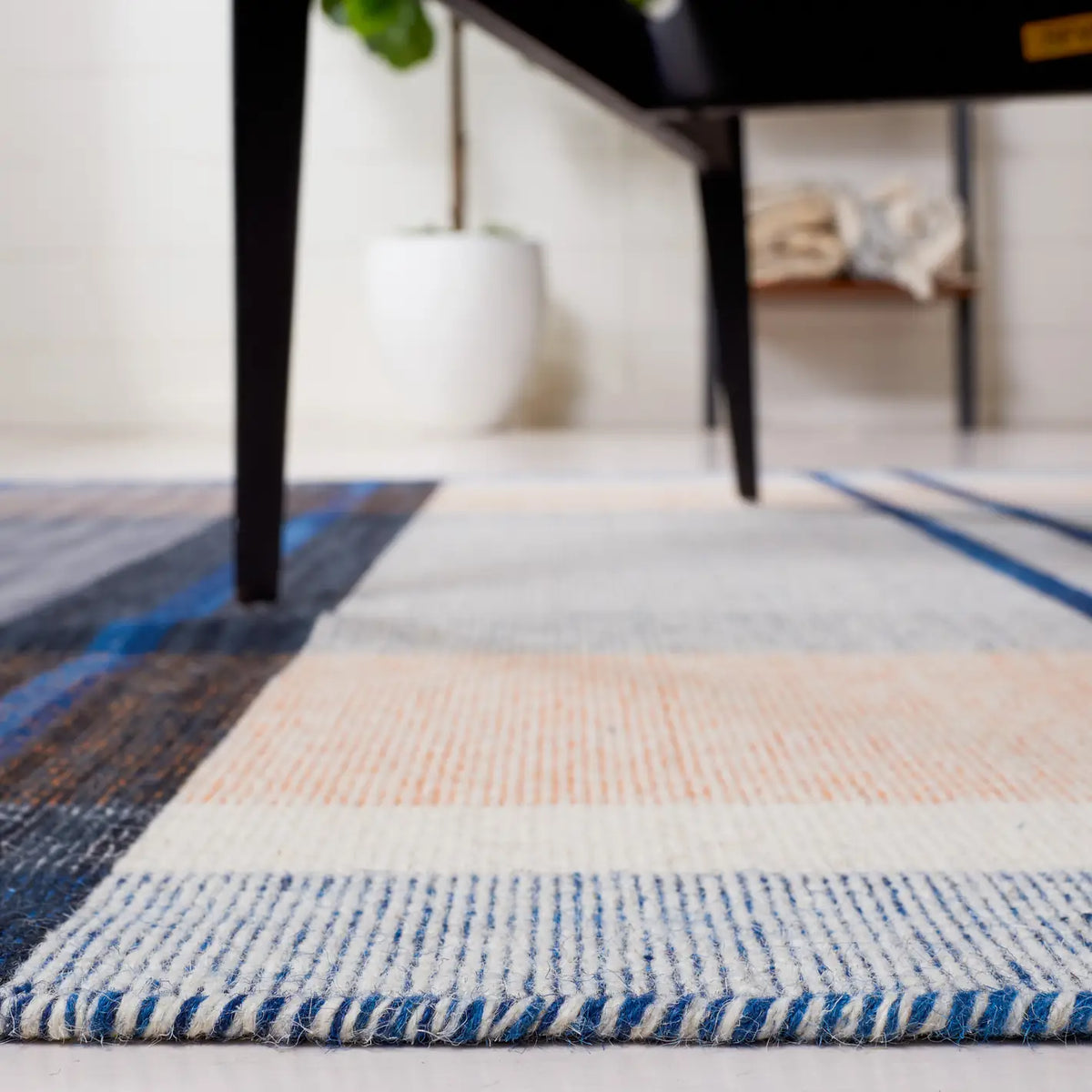 Safavieh Striped Kilim 4'-0" x 6'-0" Rug in Orange / Blue