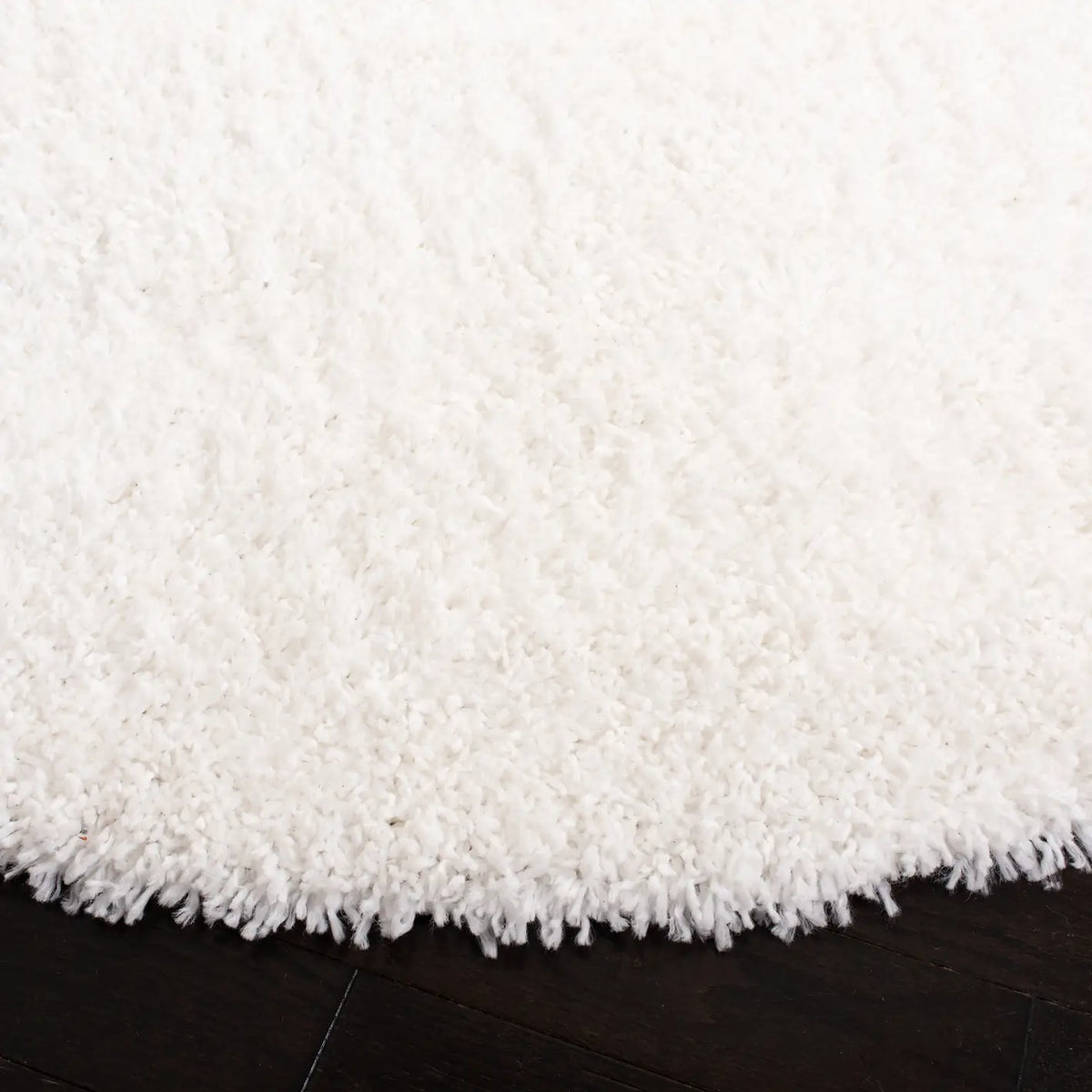 Safavieh August Shag 5'-0" x 5'-0" Rug in White