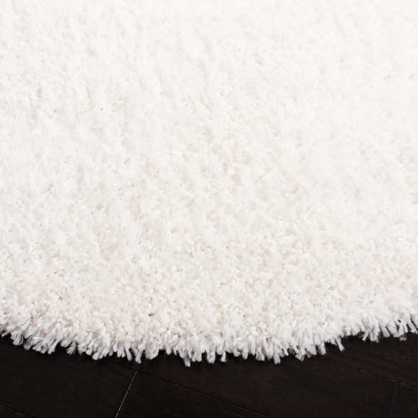 Safavieh August Shag 5'-0" x 5'-0" Rug in White