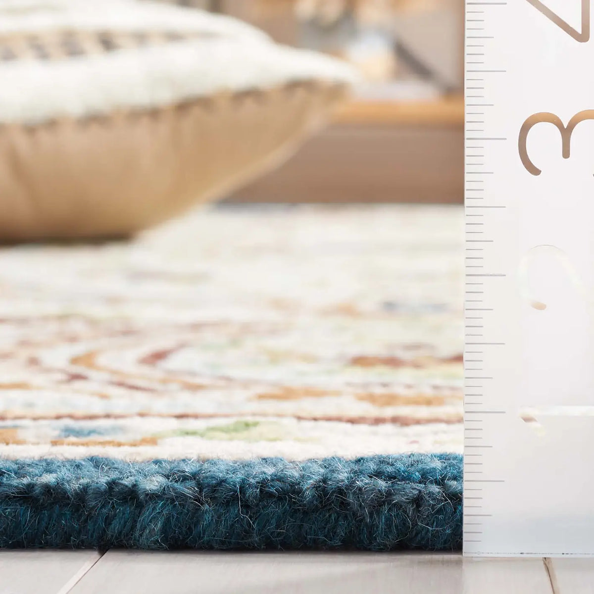 Safavieh Aubusson 4'-0" x 6'-0" Rug in Ivory / Blue
