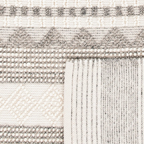 Safavieh Natura 4'-0" x 6'-0" Rug in Grey / Ivory