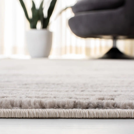Safavieh Skyler 4'-5" x 6'-5" Rug in Light Grey / Ivory
