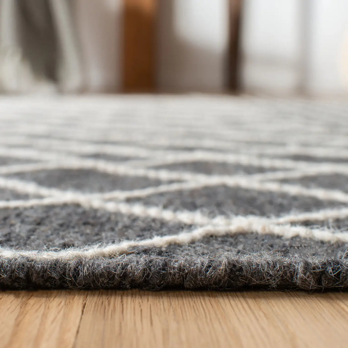 Safavieh Kilim 4'-0" x 6'-0" Rug in Charcoal / Ivory