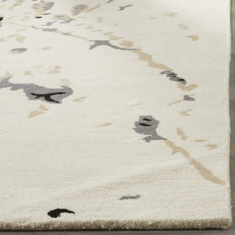 Safavieh Bella 5'-0" x 8'-0" Rug in Ivory / Grey