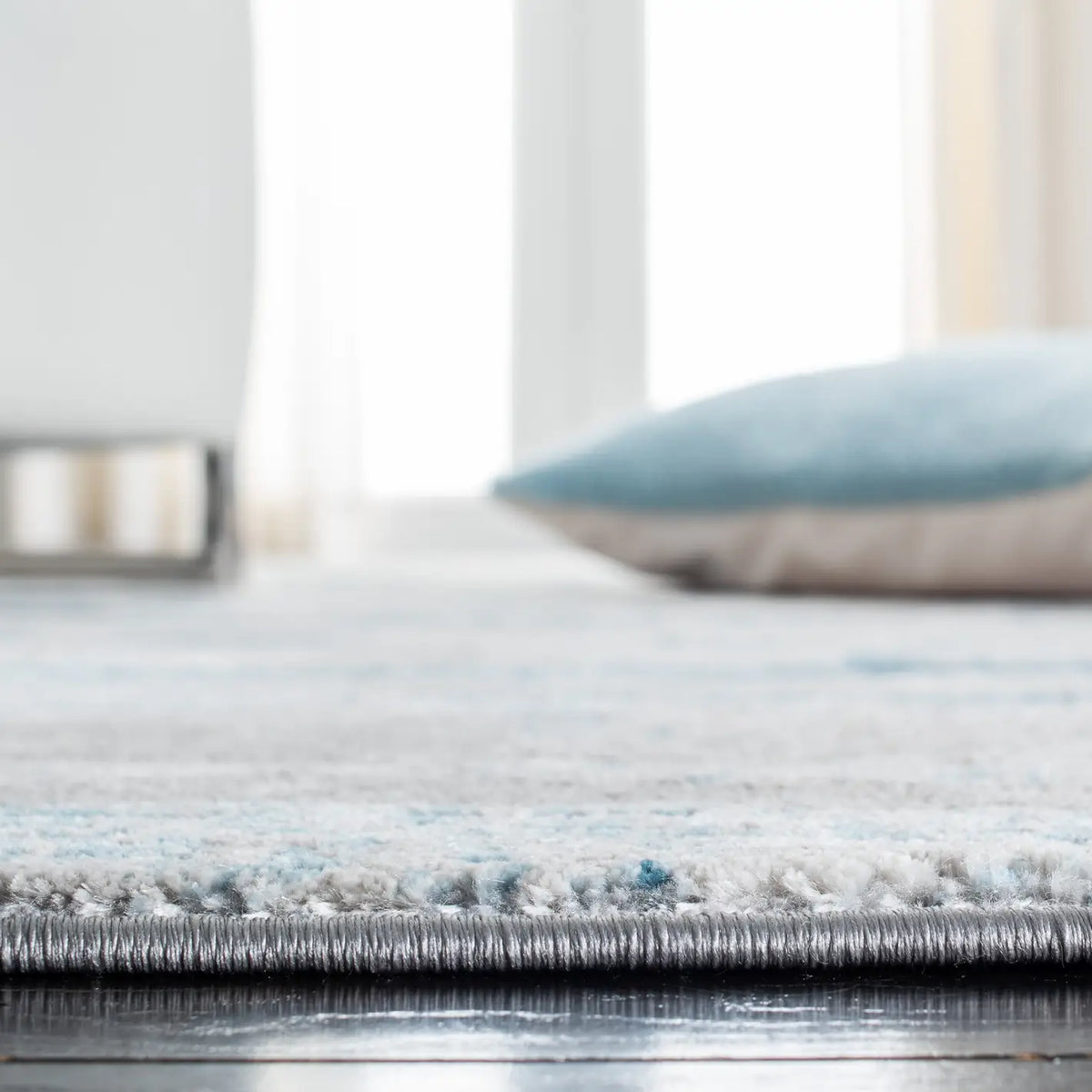 Safavieh Meadow 500 4'-0" x 6'-0" Rug in Light Grey / Blue