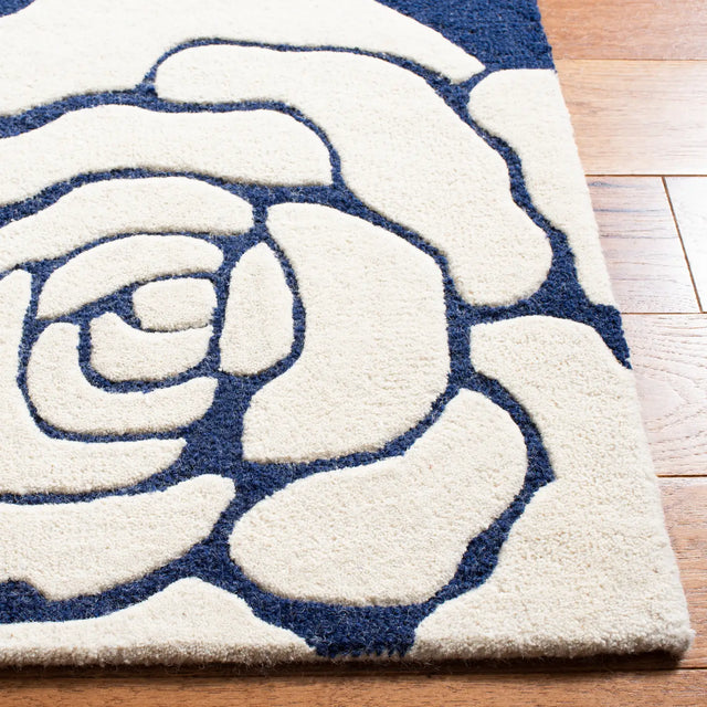 Safavieh Cambridge 4'-0" x 6'-0" Rug in Navy / Ivory