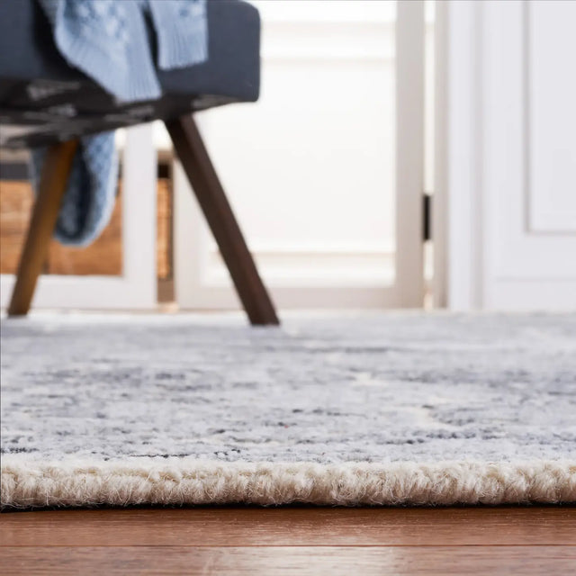 Safavieh Metro 4'-0" x 6'-0" Rug in Ivory / Grey