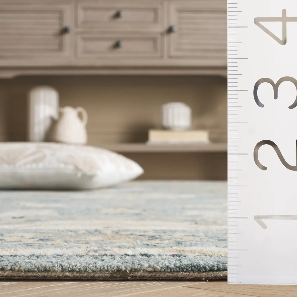 Safavieh Metro 4'-0" x 6'-0" Rug in Blue / Ivory
