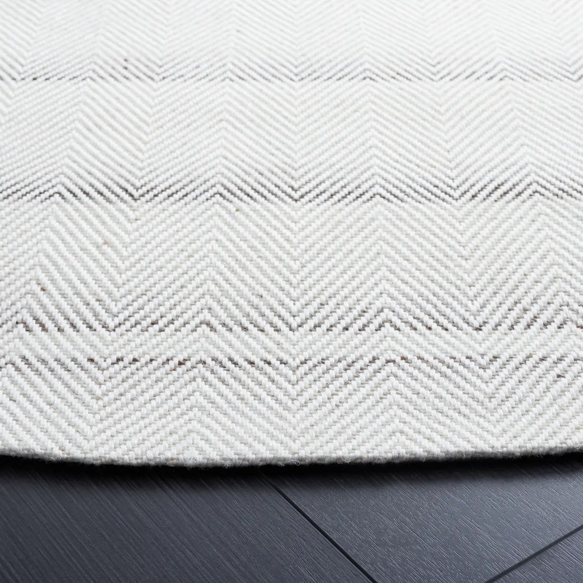 Safavieh Marbella 6'-0" x 6'-0" Rug in Grey / Ivory