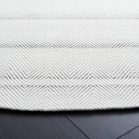 Safavieh Marbella 6'-0" x 6'-0" Rug in Grey / Ivory