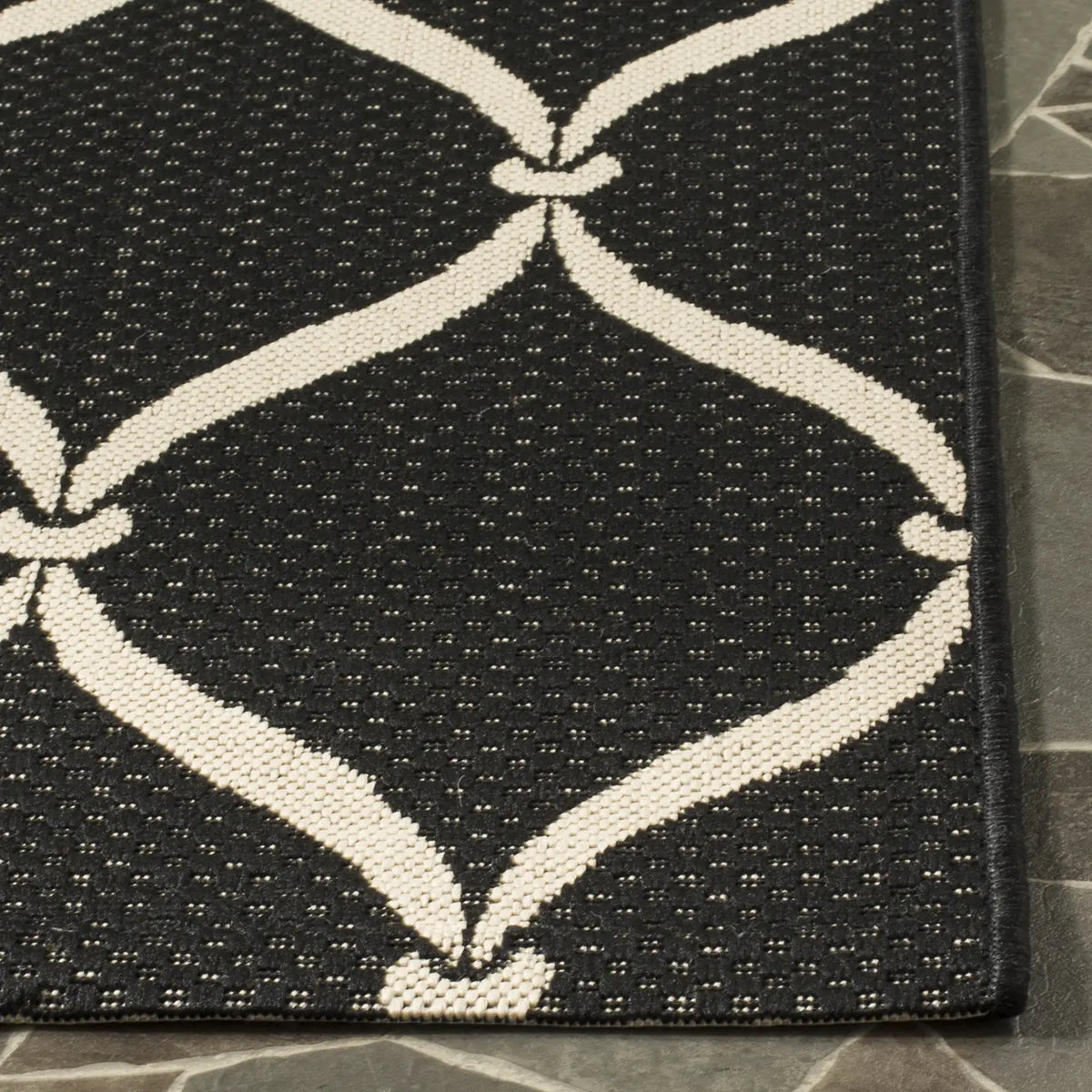 Safavieh Courtyard 4'-0" x 5'-7" Rug in Black / Beige