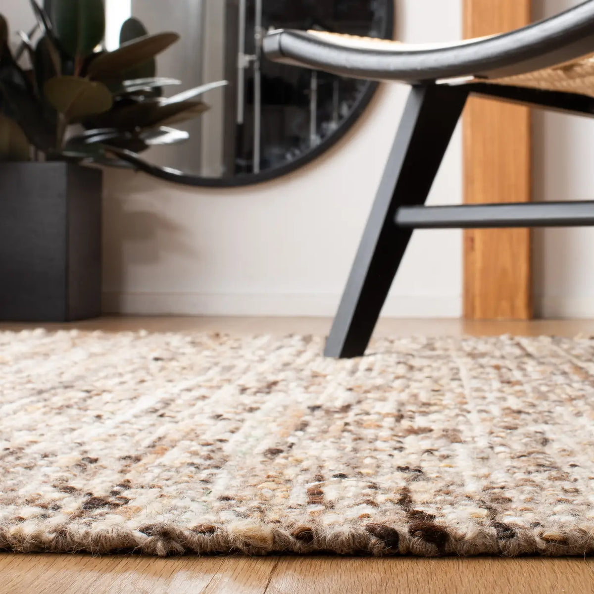 Safavieh Natura 4'-0" x 6'-0" Rug in Brown / Ivory