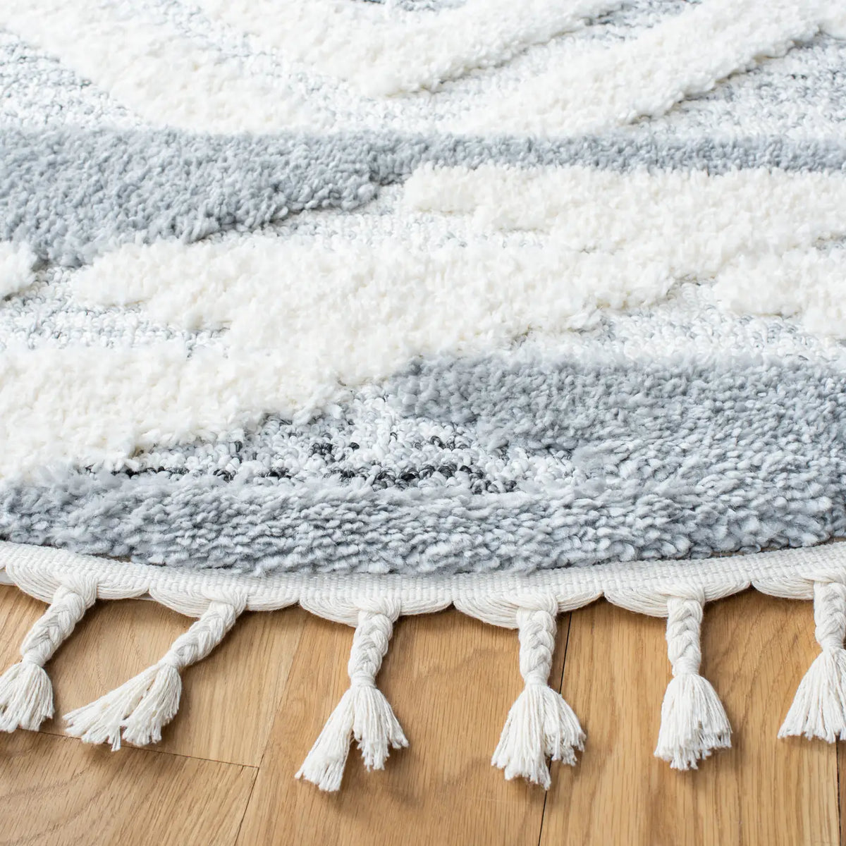 Safavieh Moroccan Tassel Shag 6'-7" x 6'-7" Rug in Grey / Ivory