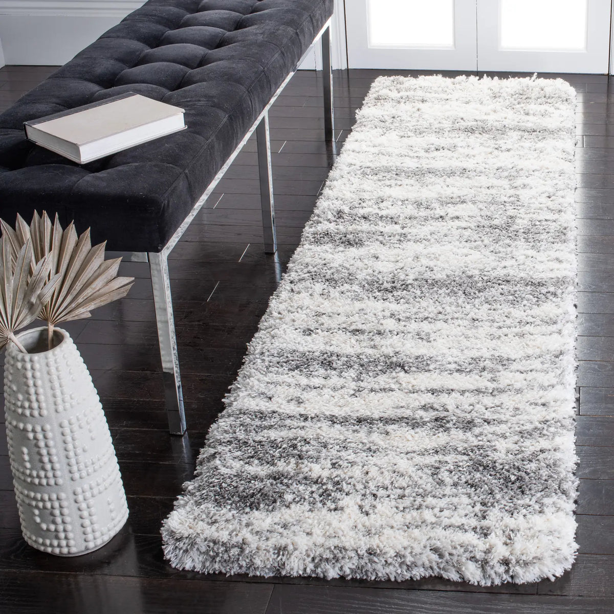 Safavieh Iceland Shag 2'-0" x 8'-0" Rug in Ivory / Grey
