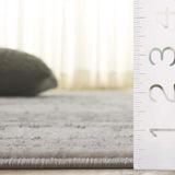 Safavieh Prestige 4'-0" x 6'-0" Rug in Ivory / Grey