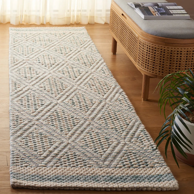 Safavieh Marbella 2'-3" x 8'-0" Rug in Aqua / Ivory