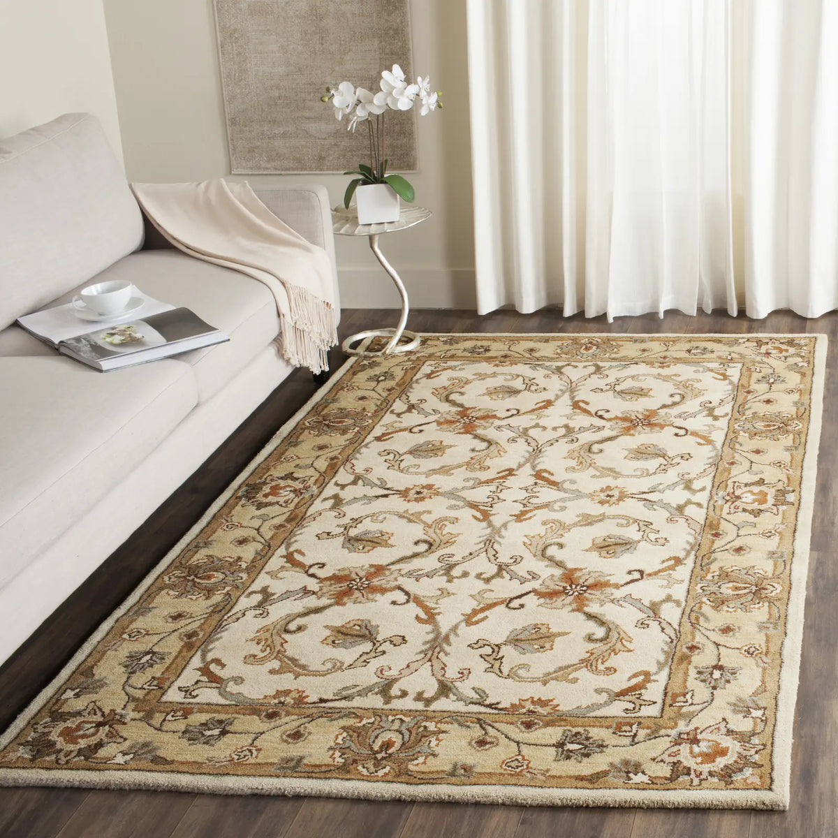 Safavieh Heritage 5'-0" x 8'-0" Rug in Beige / Gold