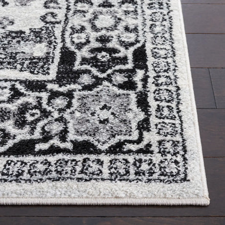 Safavieh Tulum 4'-0" x 6'-0" Rug in Ivory / Black