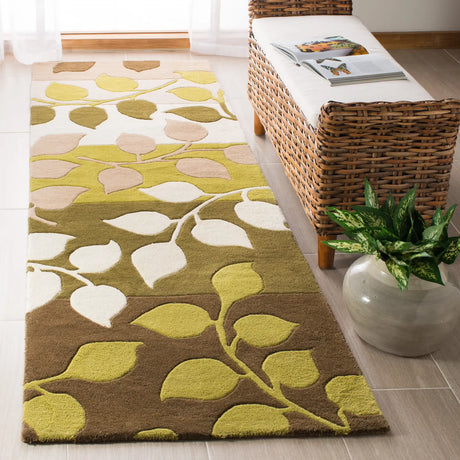 Safavieh Soho 2'-6" x 8'-0" Rug in Green / Beige