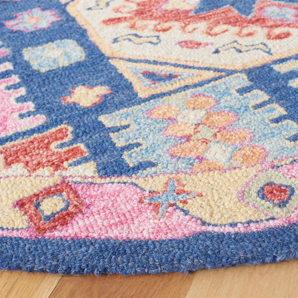 Safavieh Aspen 7'-0" x 7'-0" Rug in Blue / Red