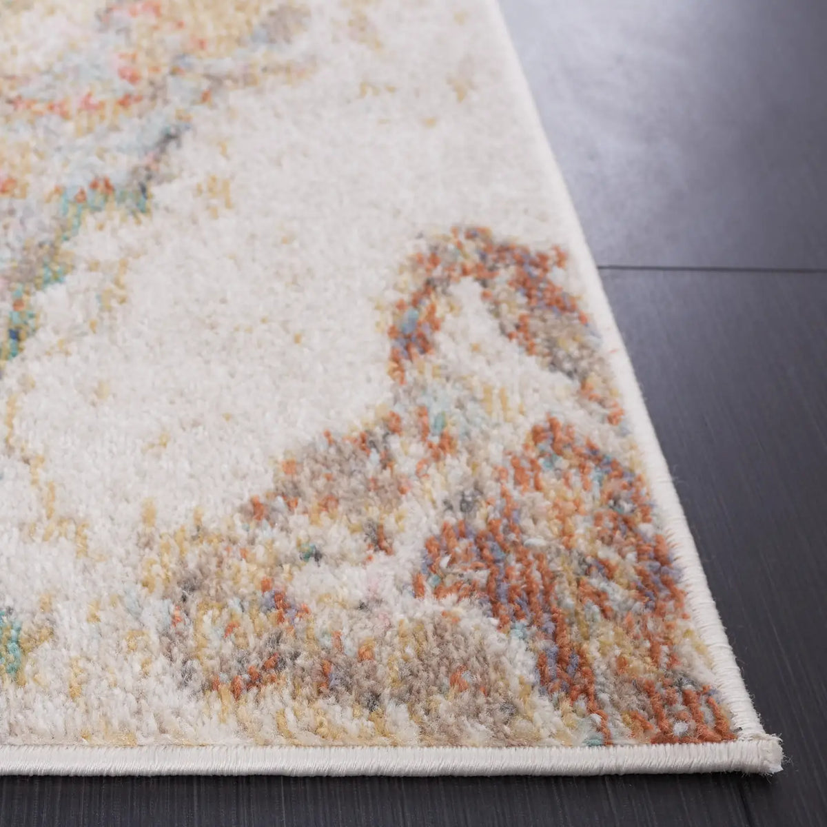 Safavieh Phoenix 500 4'-5" x 6'-5" Rug in Ivory / Gold Rust