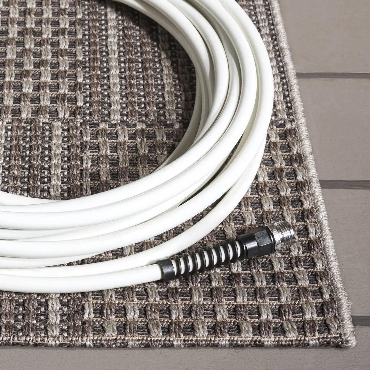 Safavieh Sisal All-Weather 4'-0" x 6'-0" Rug in Black / Grey