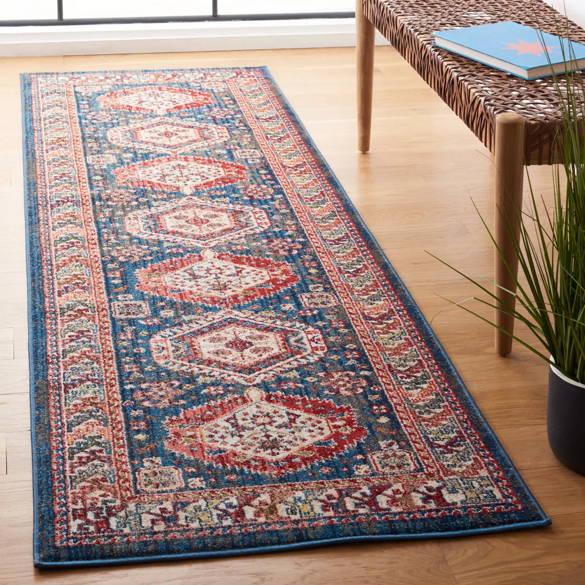 Safavieh Kashan 2'-6" x 8'-0" Rug in Blue / Ivory