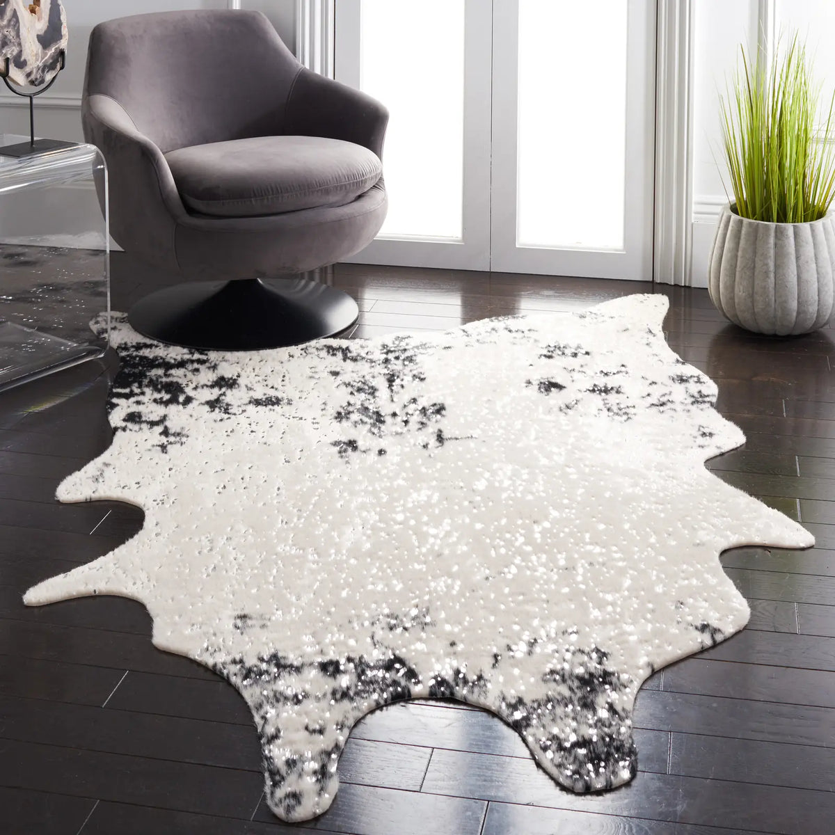 Safavieh Faux Cowhide 5'-0" x 6'-5" Rug in Beige / Black