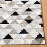 Safavieh Studio Leather 4'-0" x 6'-0" Rug in Grey / Black