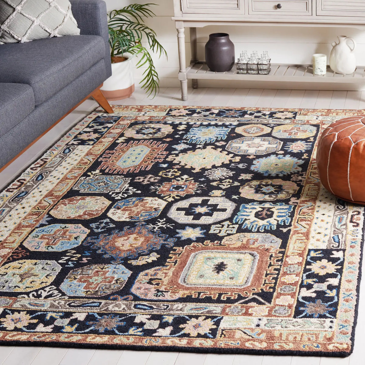 Safavieh Aspen 4'-0" x 6'-0" Rug in Black / Ivory