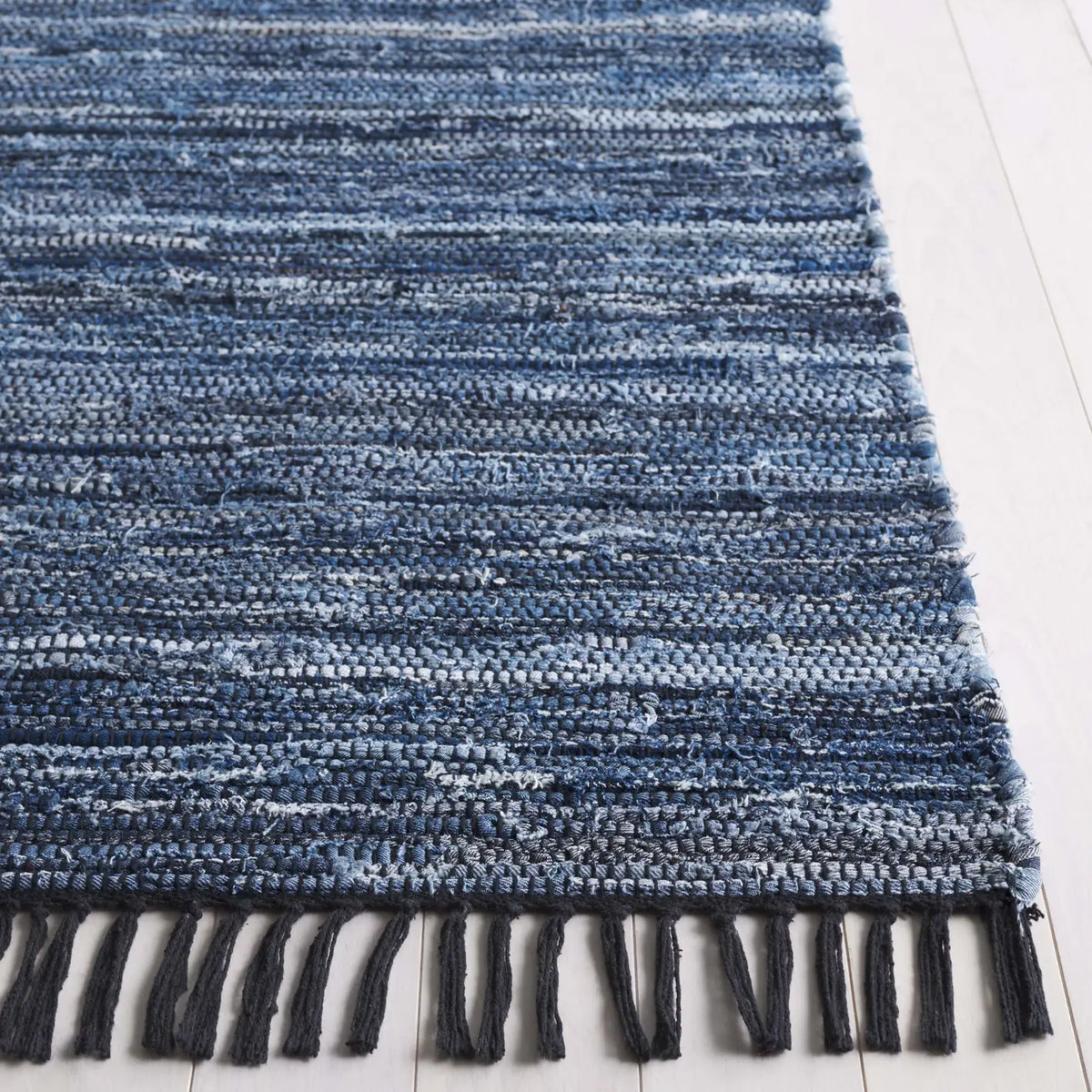 Safavieh Rag Rug 4'-0" x 6'-0" Rug in Blue / Black