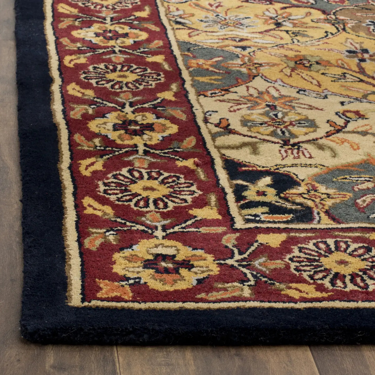 Safavieh Heritage 5'-0" x 8'-0" Rug in Multi / Navy