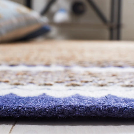 Safavieh Natural Fiber 4'-0" x 6'-0" Rug in Natural / Navy