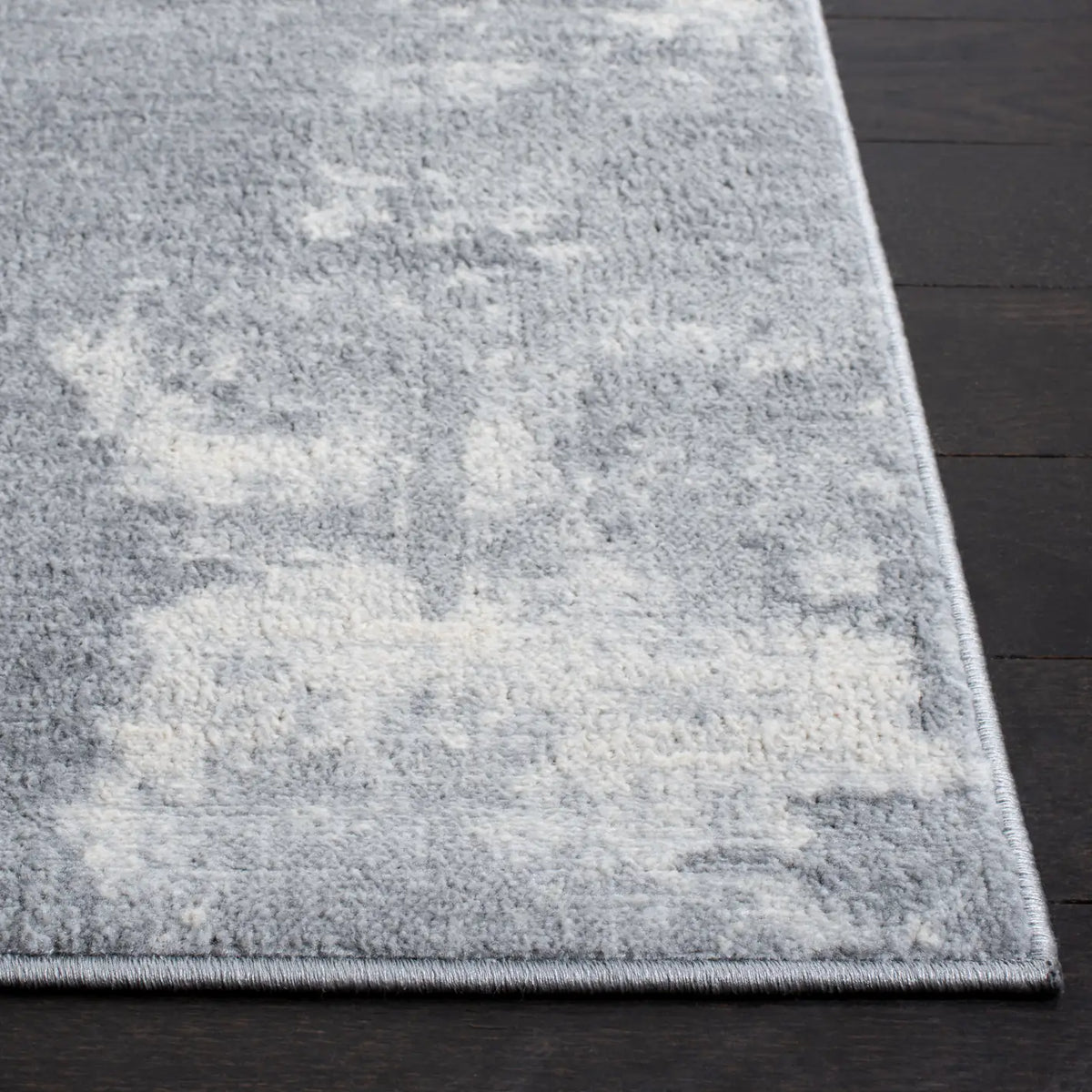 Safavieh Jasper 100 4'-0" x 6'-0" Rug in Light Grey / Ivory