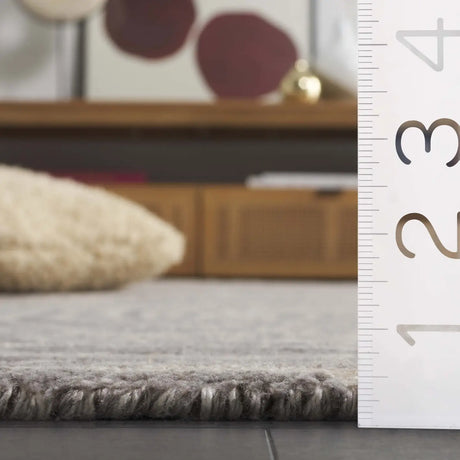 Safavieh Abstract 4'-0" x 6'-0" Rug in Grey / Ivory