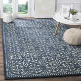 Safavieh Cambridge 6'-0" x 9'-0" Rug in Ivory / Navy