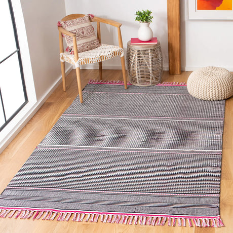 Safavieh Montauk 5'-0" x 8'-0" Rug in Pink / Multi