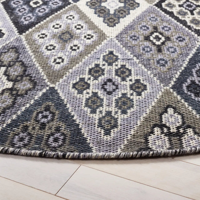 Safavieh Kilim 6'-0" x 6'-0" Rug in Black / Grey