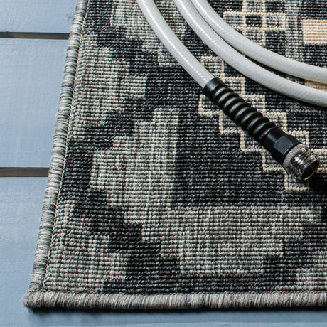 Safavieh Veranda 6'-7" x 9'-6" Rug in Grey / Beige